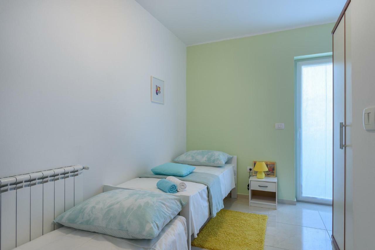 Apartment Perusko Pula Extérieur photo